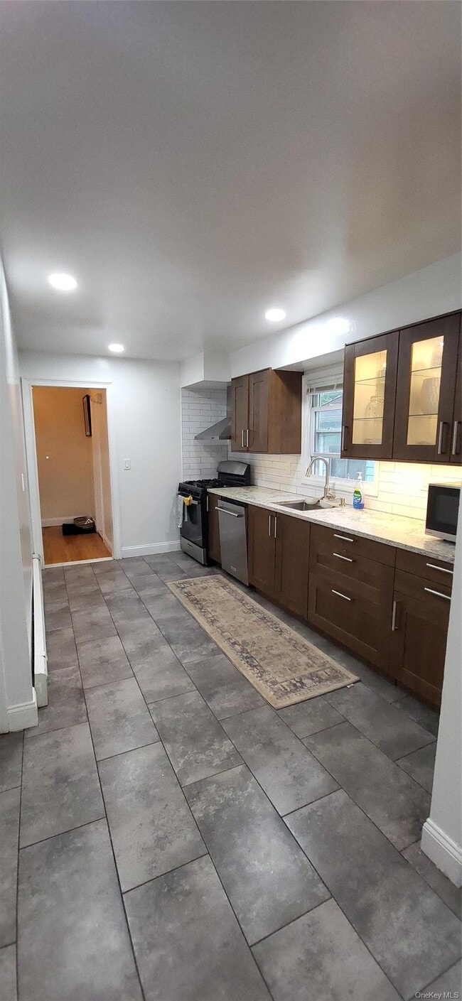 Photo - 85 Bushey Ave