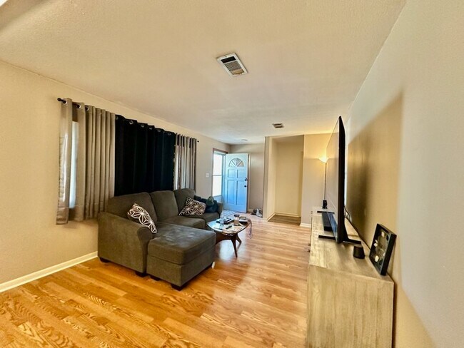 Photo - 281 S Lorraine Dr