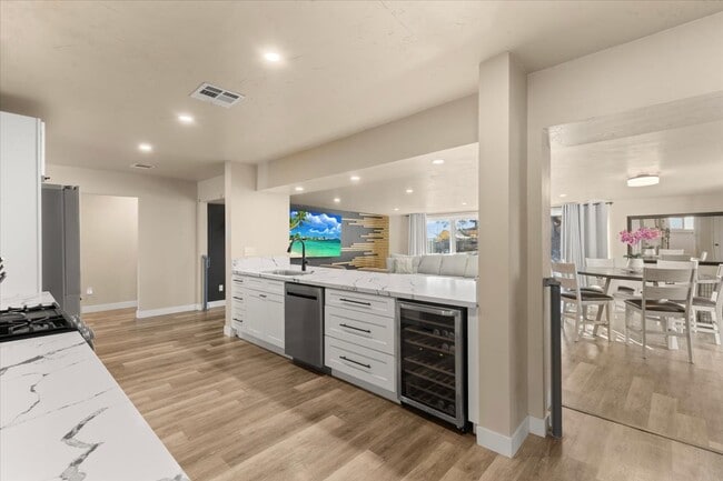 Photo - 1540 Souvenir Dr