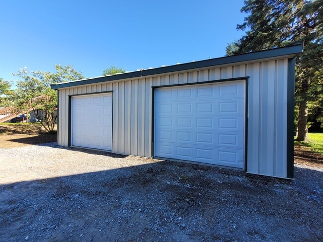 Building Photo - 232 E Main St Unit Garage #1