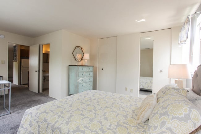 Gardenvillage Apartments & Townhouses