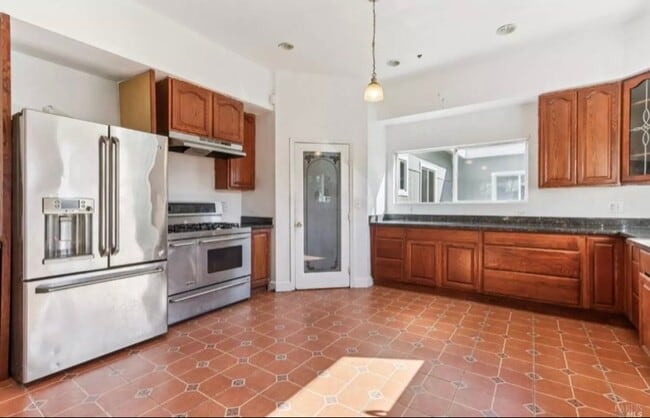 Photo - 507 Kings Way