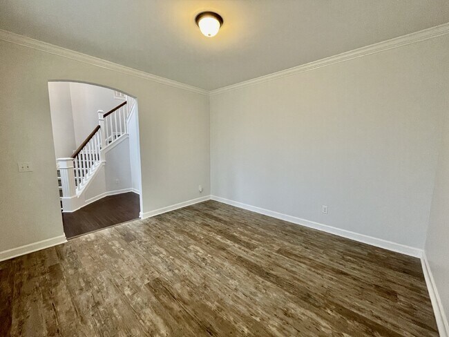 Photo - 5 bed, 3 bath Nest in Surrey Meadows