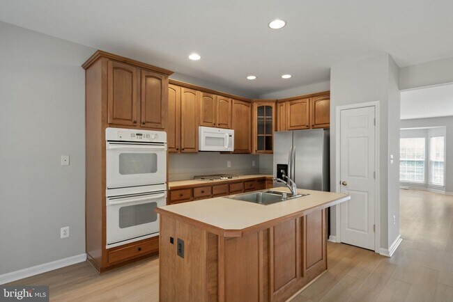 Photo - 1026 Longview Ln