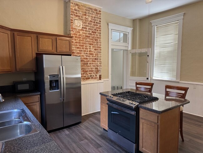 Building Photo - 1423 Debarr St Unit 1