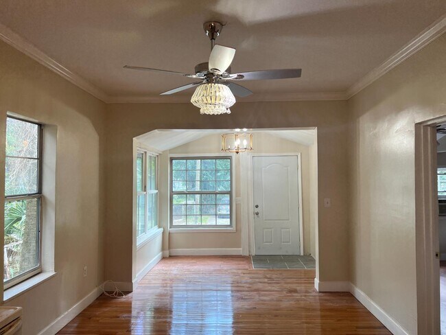 Building Photo - 1219 Winthrop St Rental