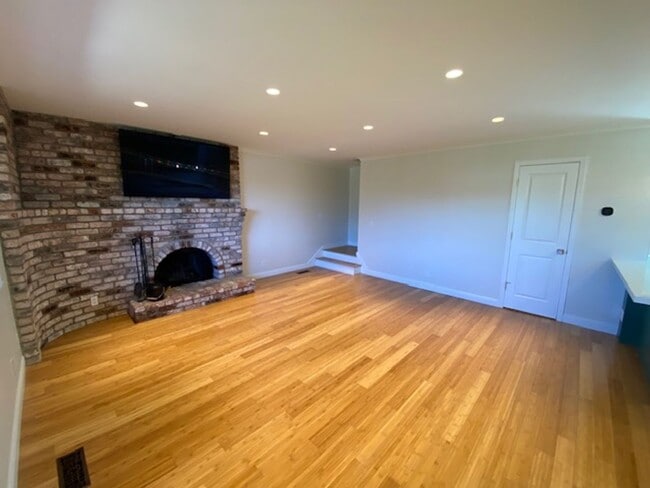Photo - 2121 David Ave