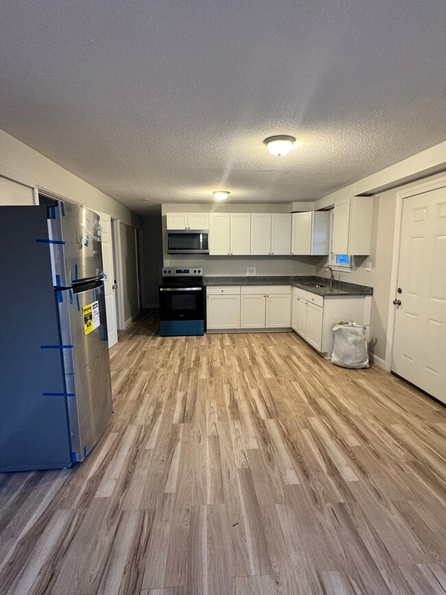 Building Photo - 80 Summit St