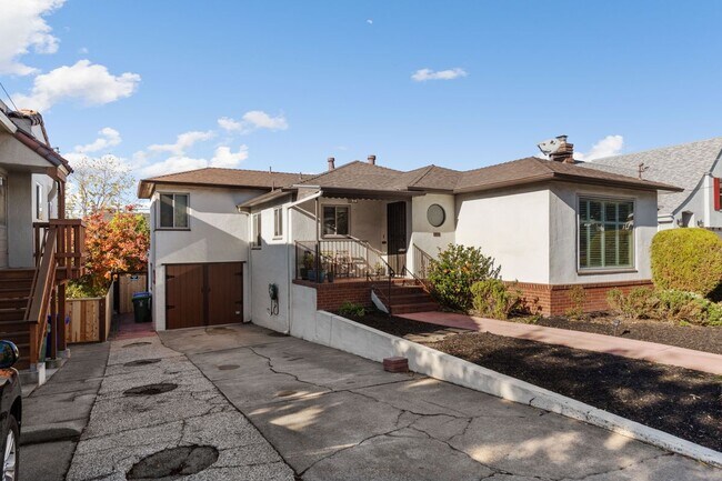 Photo - 453 Dimm St