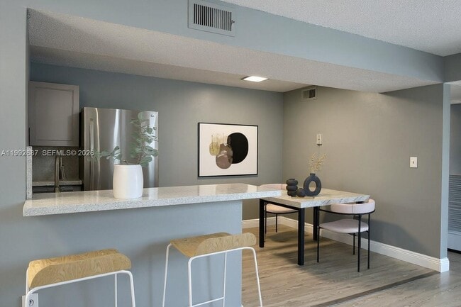 Building Photo - 350 Palm Cir W Unit 201