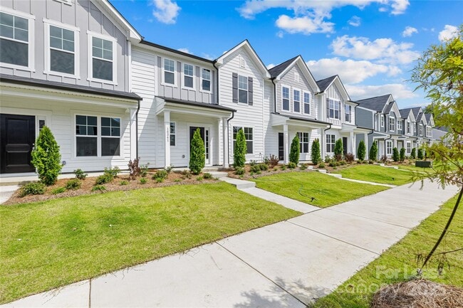 Photo - 16341 Leading St