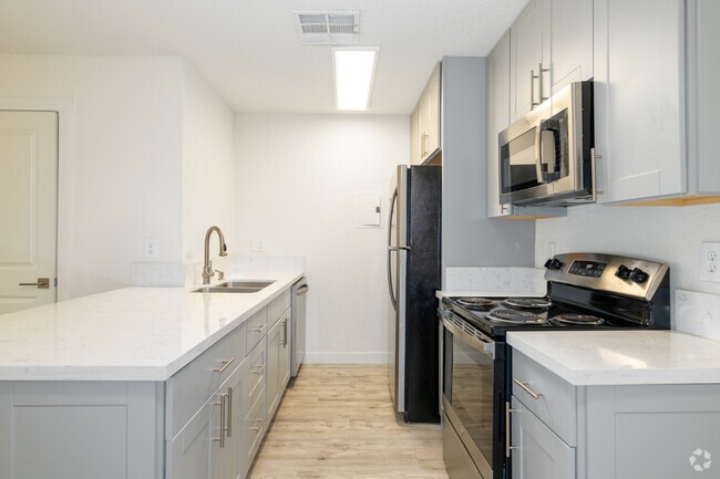1BR, 1.5BA - 790SF - Kitchen