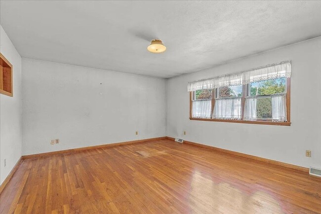 Photo - 4 Bedroom 2 Bath House in Cedar Falls