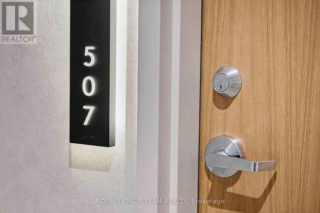 Photo - 398 Roosevelt Ave