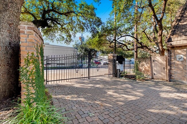 Photo - 5304 Brownway St Unidad A3