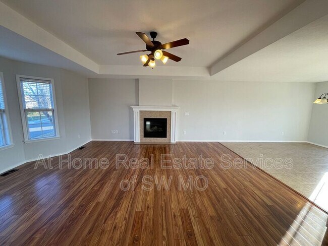 Photo - 977 S Ballard Dr