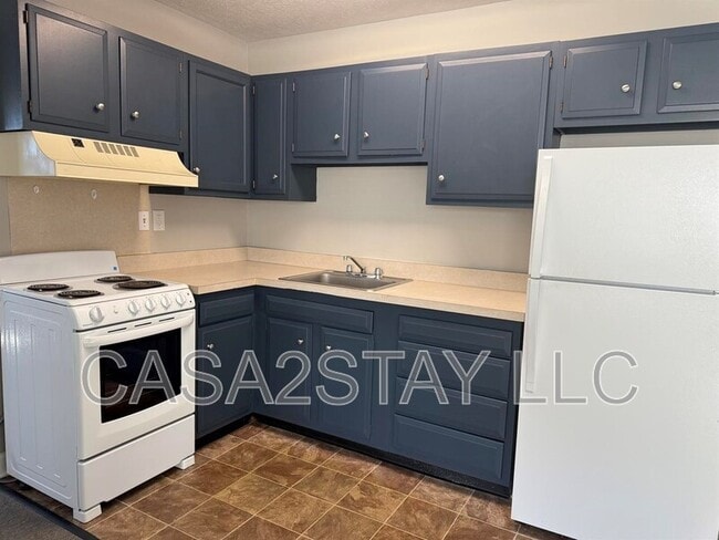 Building Photo - 2123 St Johns Pl Unit 2123