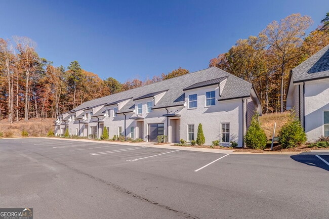 Photo - 93 Chateau Dr SE