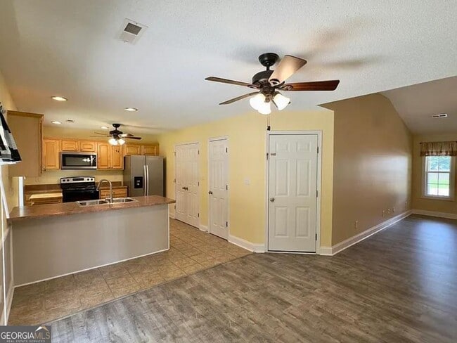 Photo - 17 Granite Way