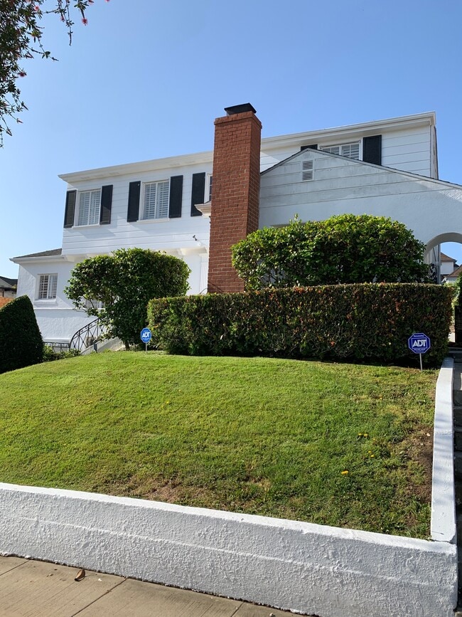 front of house - 3650 Mount Vernon Dr