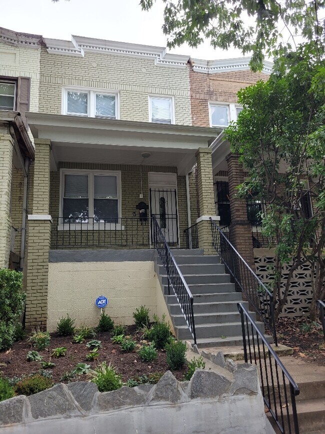 Photo - 220 15th St NE