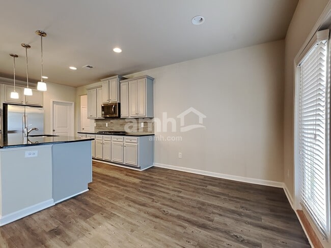 Photo - 235 Hickory Pointe Dr