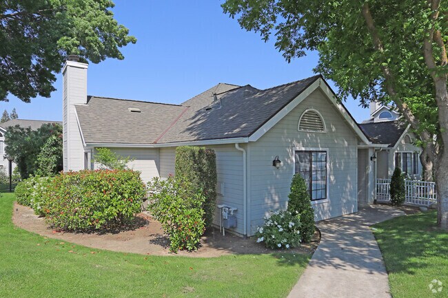 Edificio - Crown Point Condominium