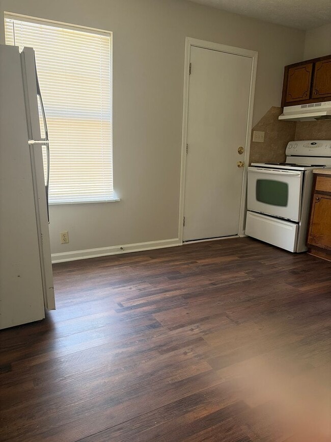 Photo - ***AVAILABLE NOW!!*** BEMIS LOCATION- PERFECT 3 BEDROOM FAMILY HOME!!!!