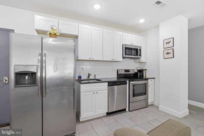 Photo - 925 N Broad St Unit 3C