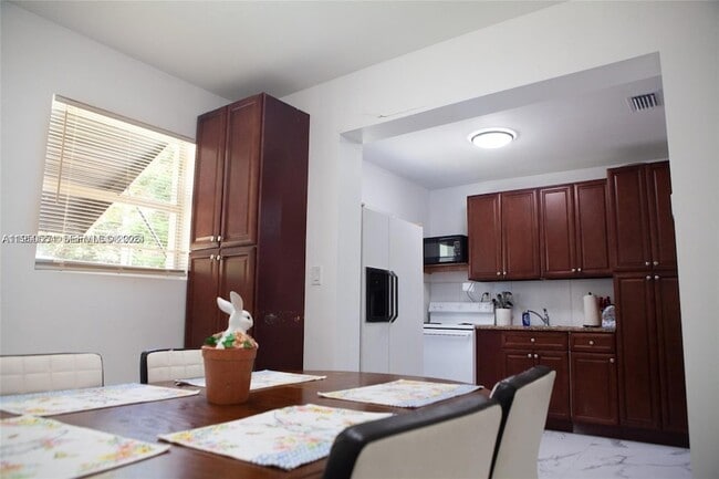 Photo - 1821 Harding St