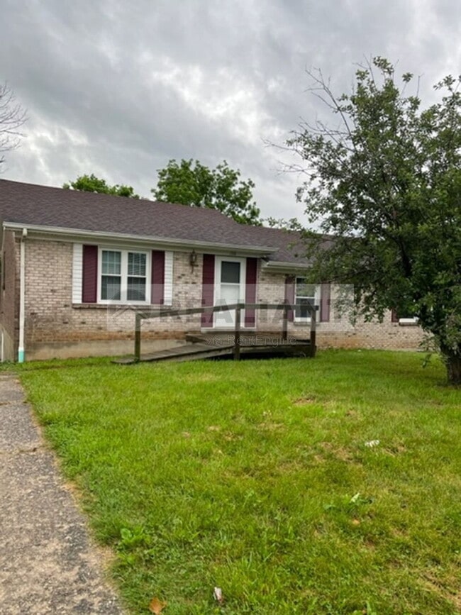 Building Photo - 108 Oakwood Dr