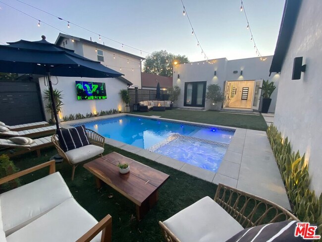 Photo - 1420 Stearns Dr House