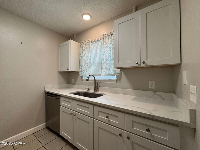 Photo - 2507 W 10th St Unit B