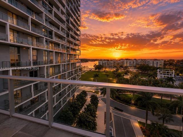 Photo - 2000 Metropica Wy Unidad 304