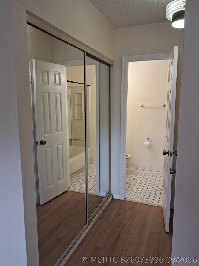 2401 Riverside Dr Unit 517