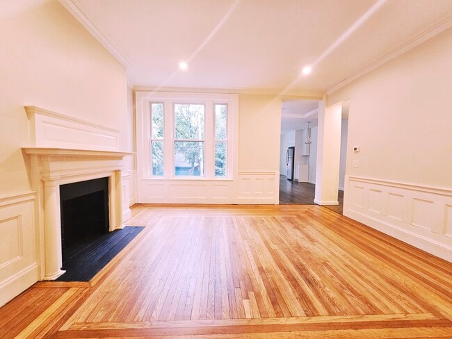 Photo - 1726 Beacon St