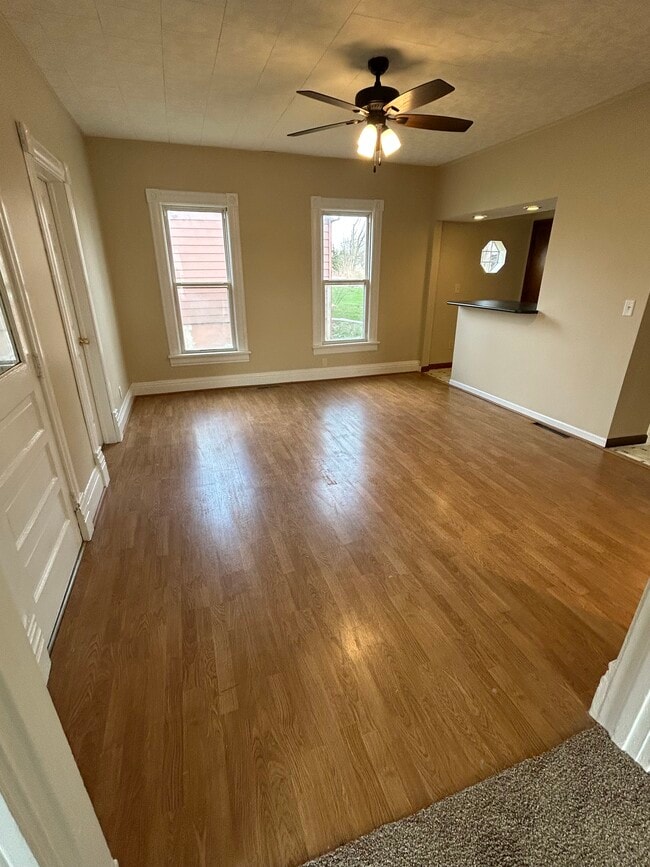 Photo - 211 W 2nd St