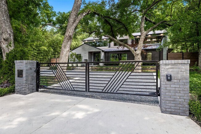 Building Photo - 4280 Shorecrest Dr Rental