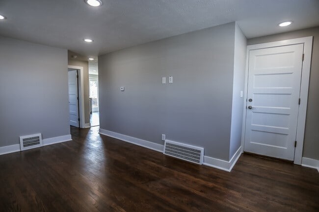 Photo - 5507 NW Radial Hwy Unit 5507 #1