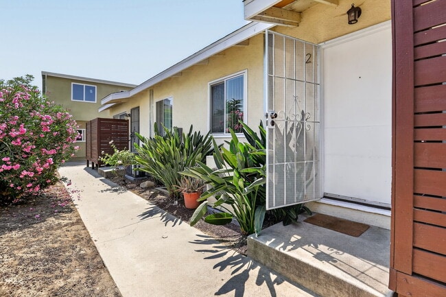 Photo - 5332 Denny Ave Unidad #2