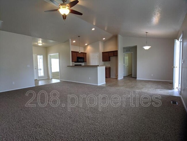 Photo - 611 N Kayden Way