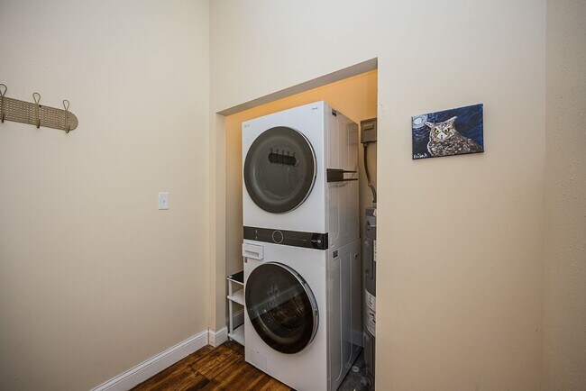 Photo - 3531 California Ave Unit California 3531 2F