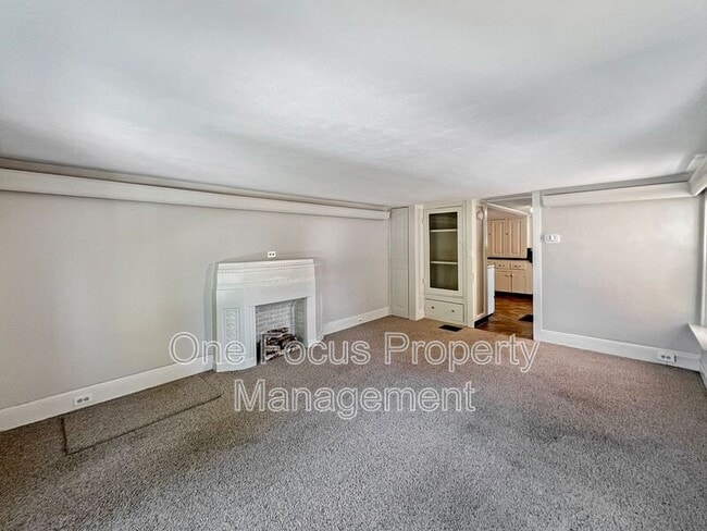 Photo - 665 Allen St