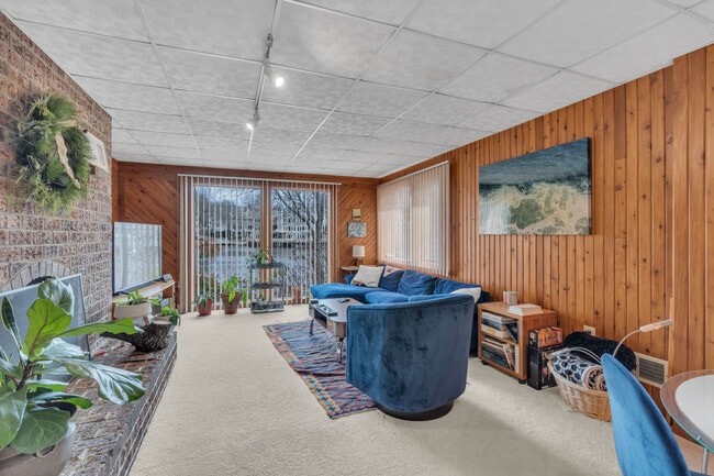 Photo - 2028 Upper Lake Dr