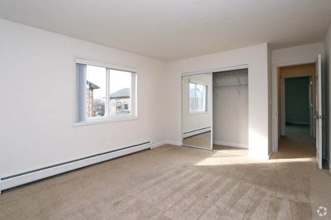 2BR, 1BA - 975SF - Master Bedroom