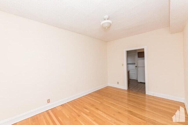 Photo - 2 bedroom in Chicago IL 60613 Unit 2BD