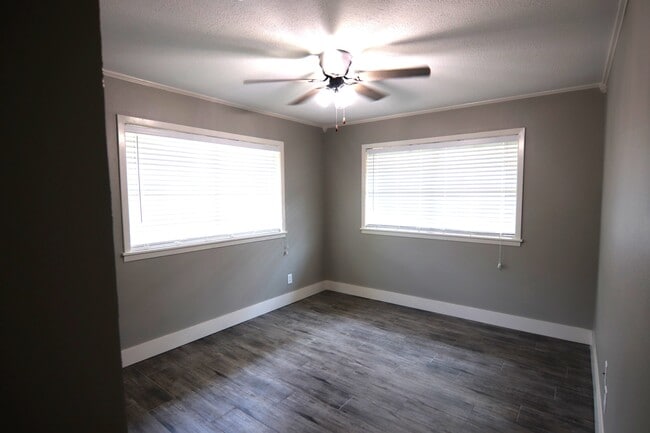 Photo - 3885 Hale St