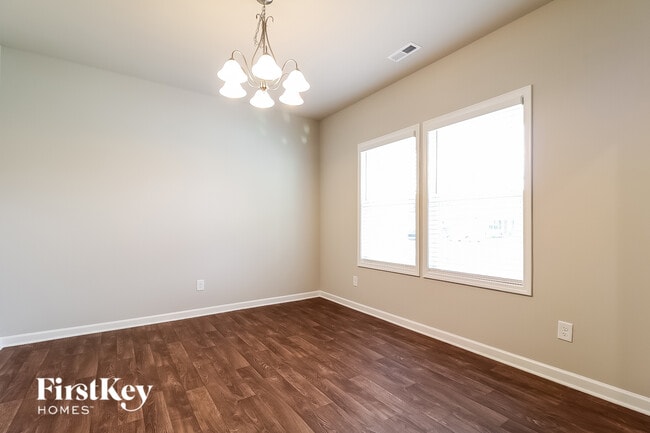 Photo - 177 Winter Red Wy