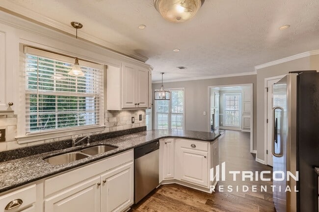 Photo - 105 Emerling Ln