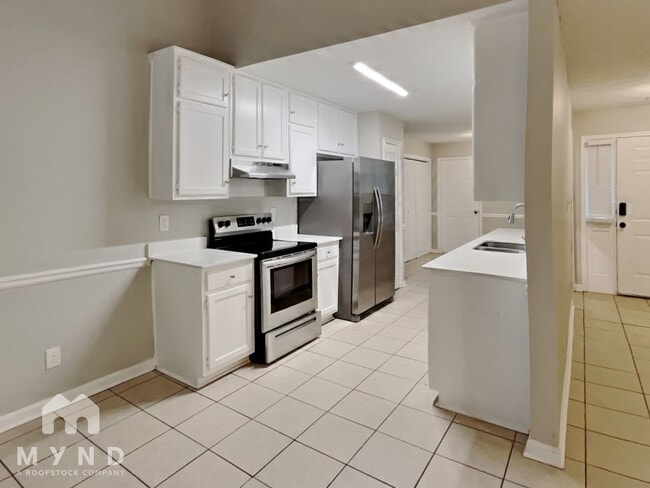 Photo - 725 Cowan Rd